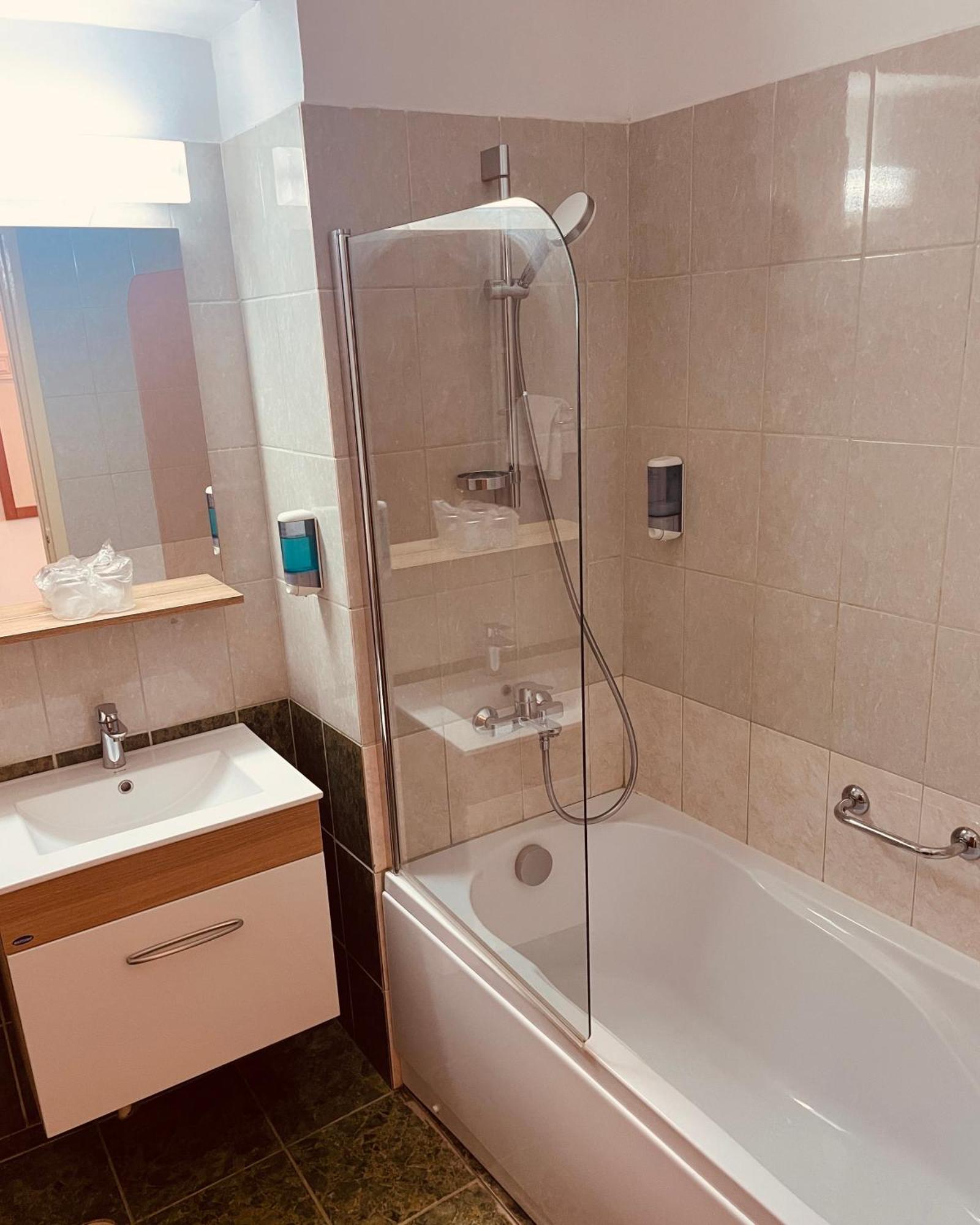 Hotel Moldova Bîrlad Екстериор снимка